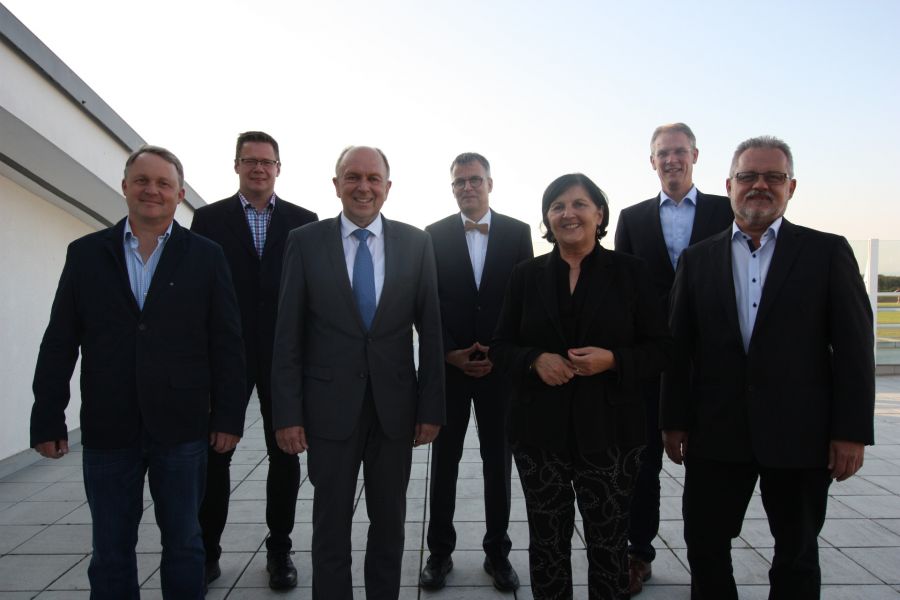 Landrat Christoph Rüther und das Team des WOL